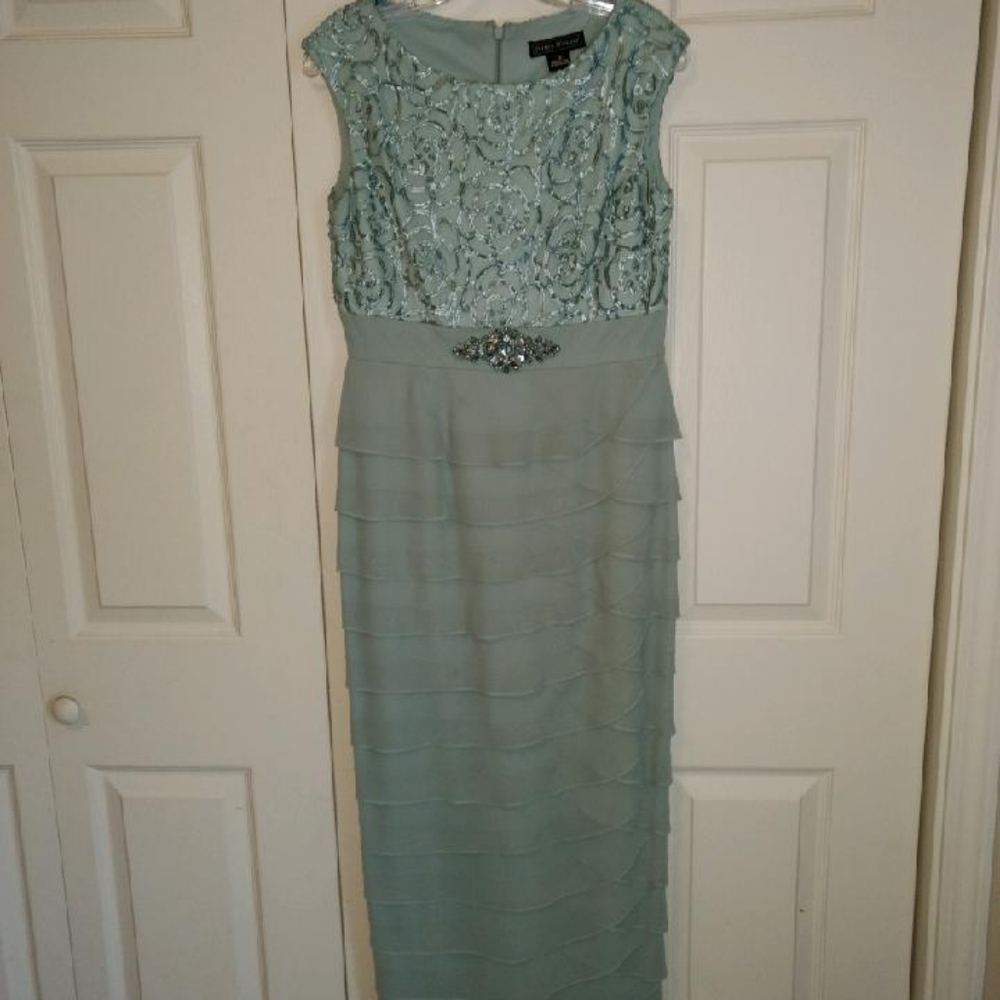 Jessica Howard formal dress
